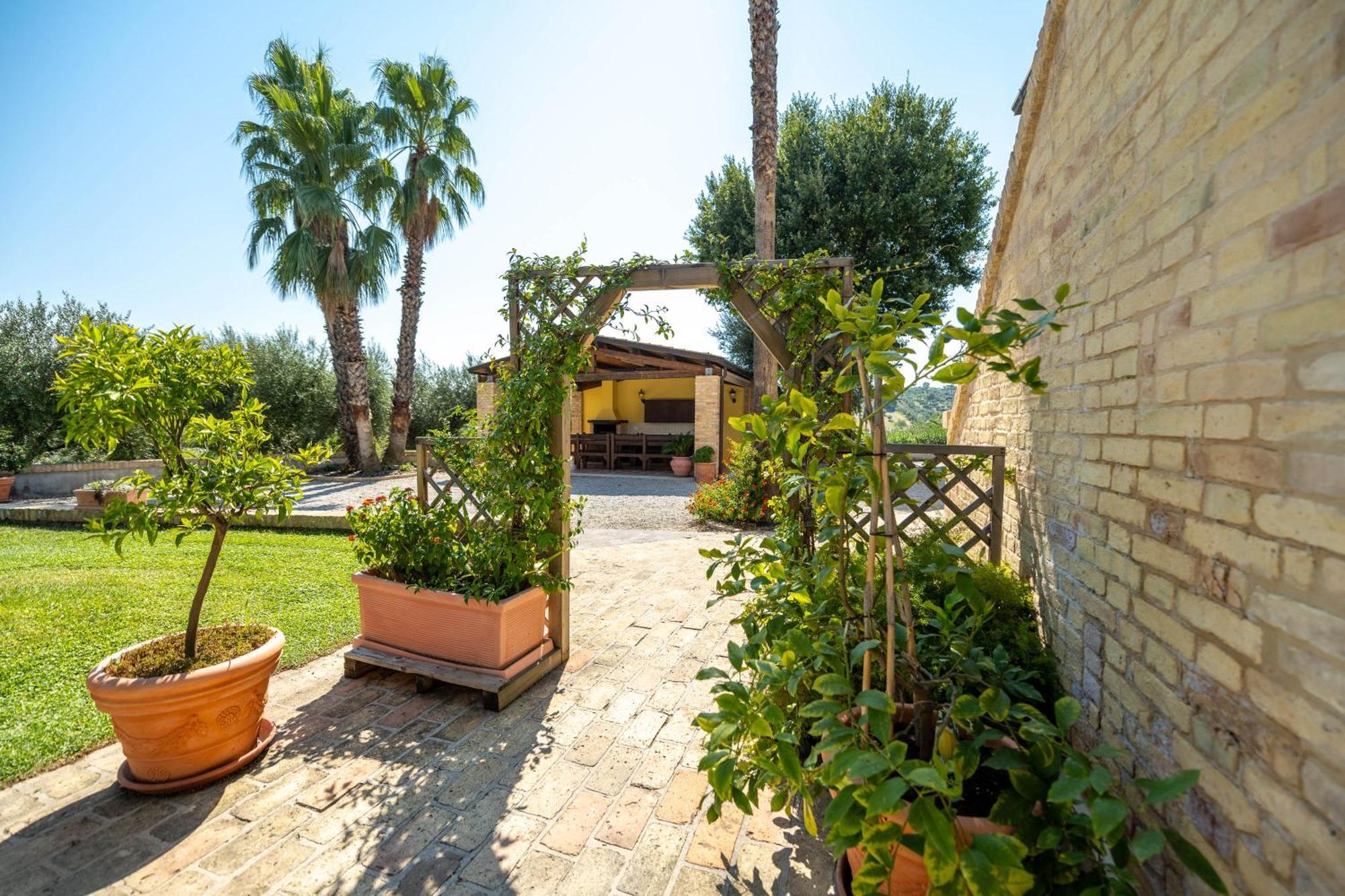 Villa Iulia - Vibra Controguerra Экстерьер фото